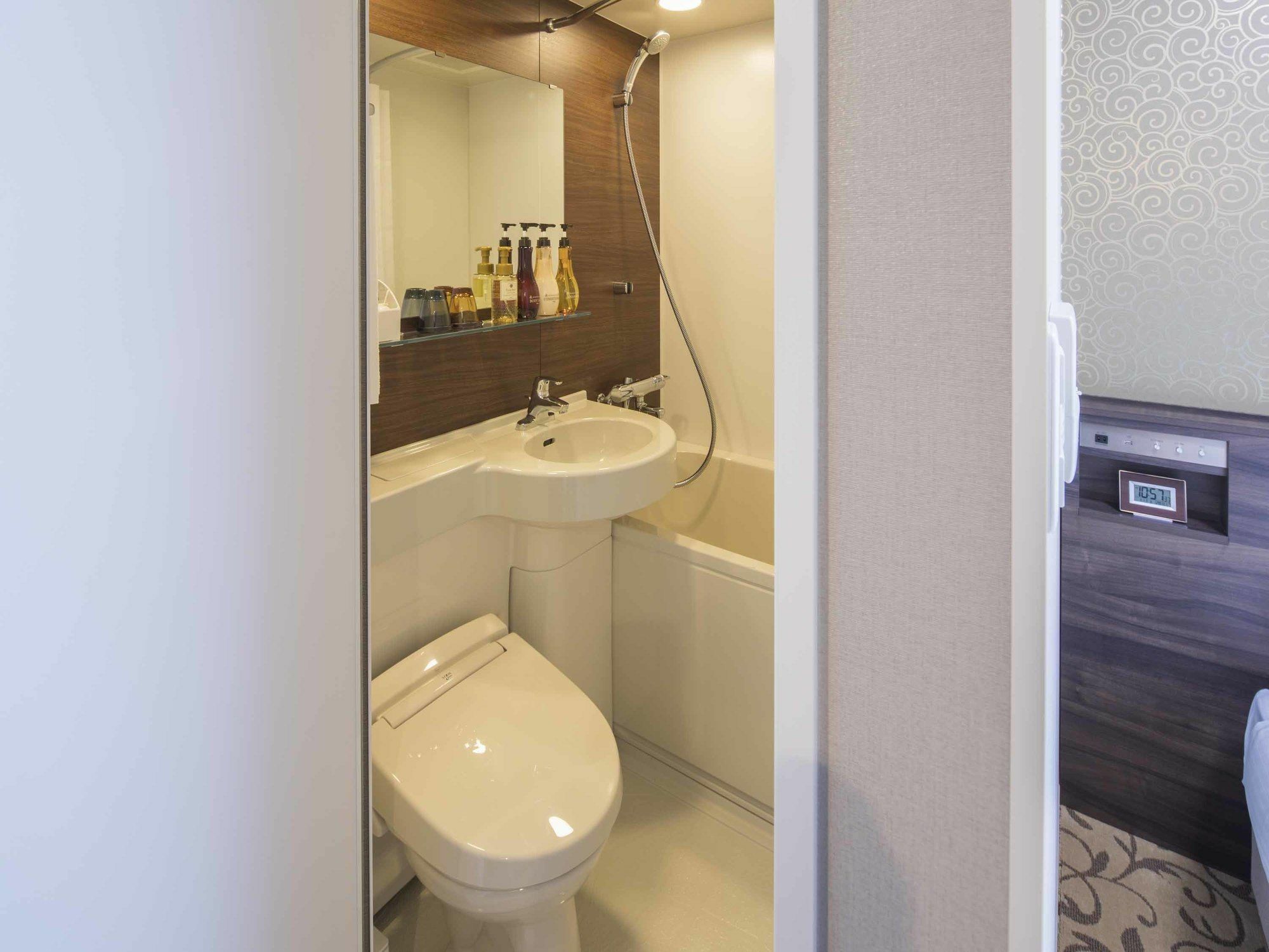 Hotel Wbf Shinsaibashi Osaka Buitenkant foto
