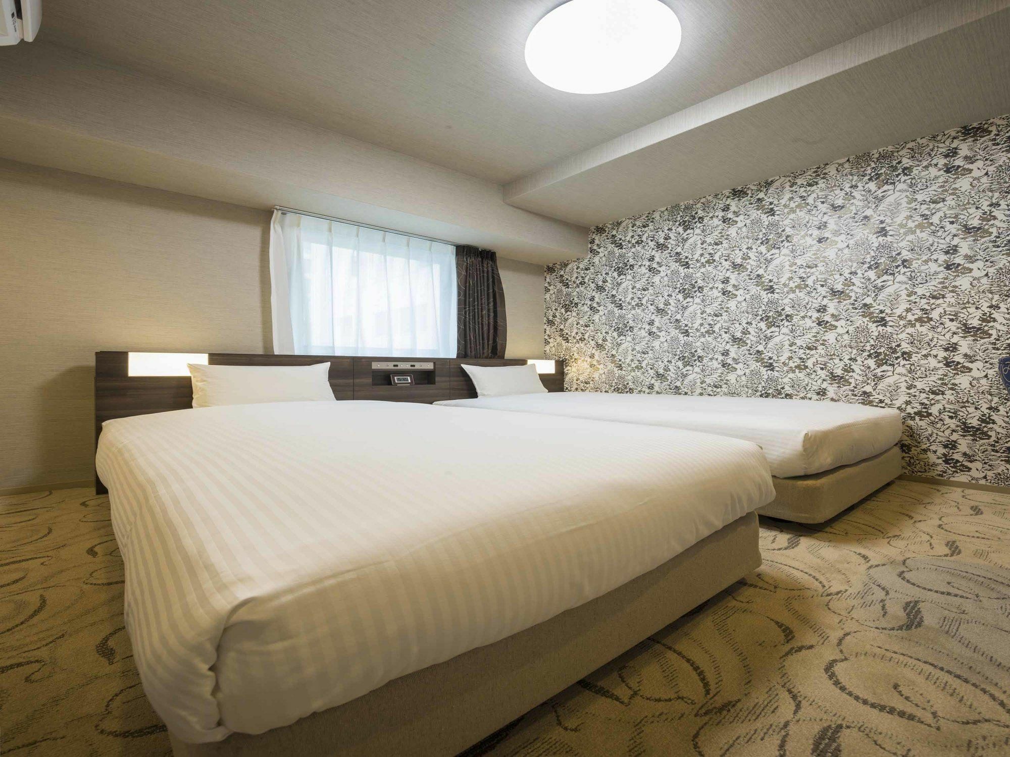 Hotel Wbf Shinsaibashi Osaka Buitenkant foto